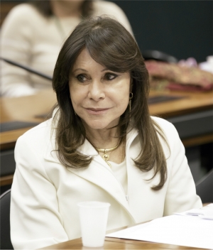 Com os pingos nos is