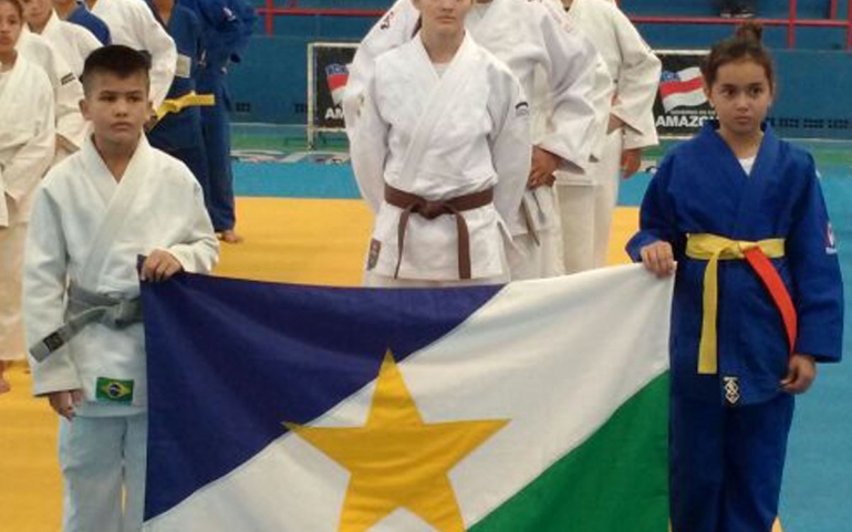 Judocas beneficiados pelo Bolsa Atleta ganham competição