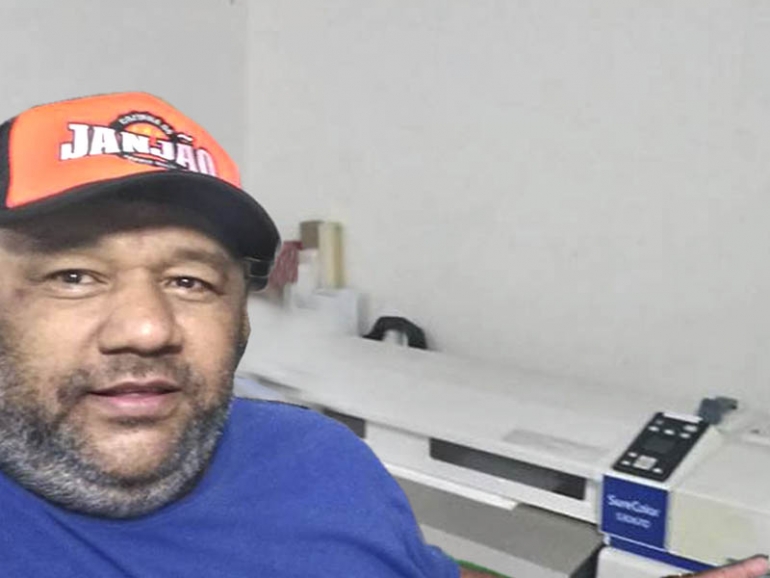 Na luta (e longe de caloteiros)