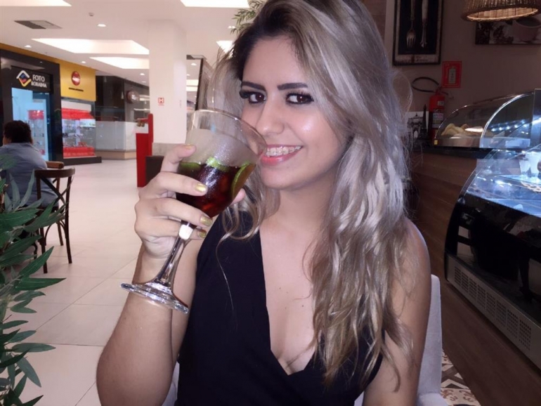 Bela, solteira e recatada