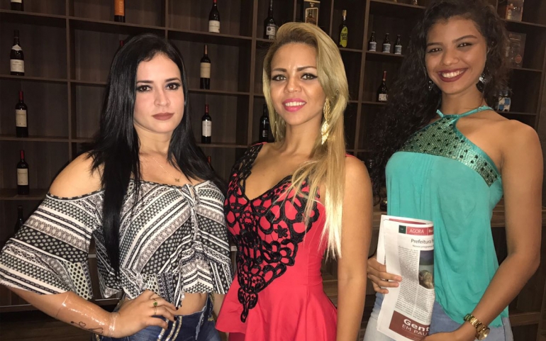 Da Crisvídeo: Dayana Alves, Tissiany Cipriano e Emilly Mello, prontas para divulgar o empreendiemento dos humoristas Zé Badalo, Zé da Paraíba e Cibalena