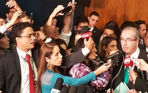 Eduardo Cunha renuncia à Presidência da Câmara