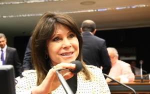 Maria Helena é contra cobrança de bagagem por companhias aéreas