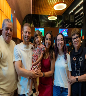 Natália Pinheiro 40 anos; Laurinha, 4