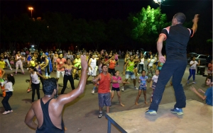 Em bairros boa-vistenses, Herbert Lima dá aulas de zumba gratuitamente