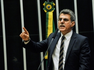Romero Jucá diz-se indignado com pedido de prisão