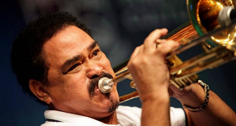 No Espaço Cenarium, Zeca bota a boca no trombone
