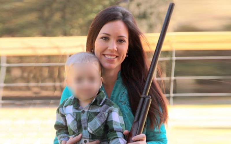 Criança de 4 anos atira na mãe que milita pró-armas