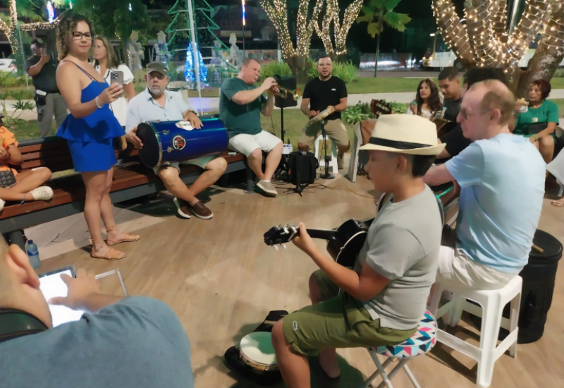 Chorando alto na praça